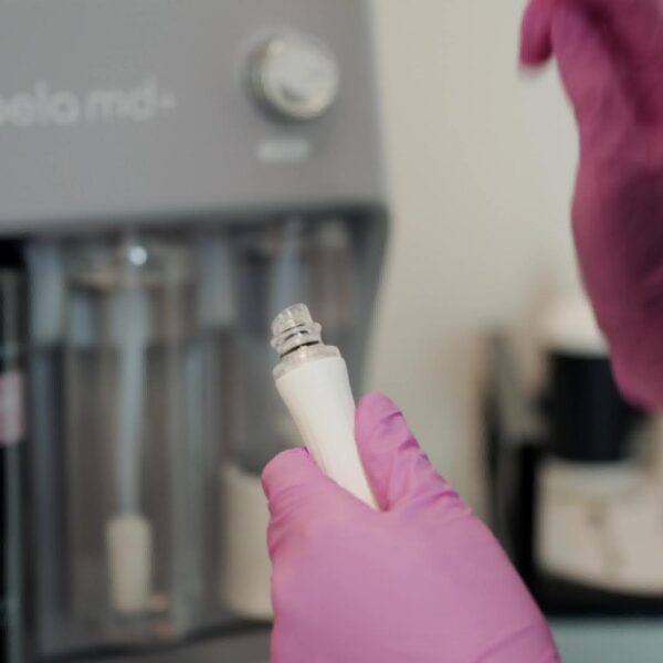 belamd hydrafacial machine used by esthetician in montreal Facial Hydradermabrasion