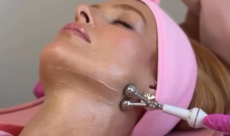 traitement facial pour le lifting du visage naturel